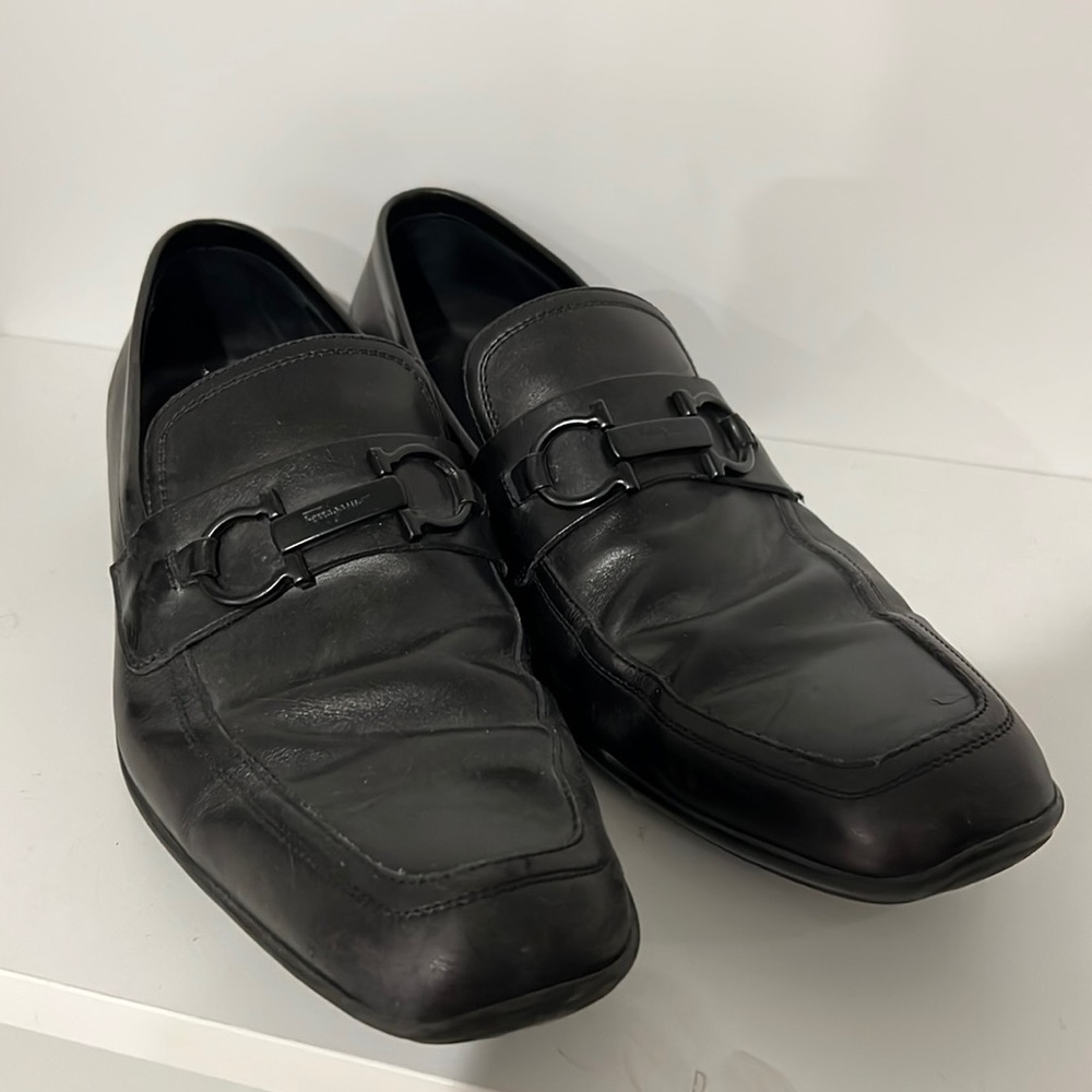 100% authentic mens black leather  Ferragamo loafers size 10